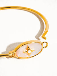 Aileen 18K Gold Vintage Star Shell Bangle: Yellow Gold